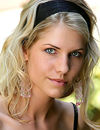 Those eyes of young Iveta b are beautiful