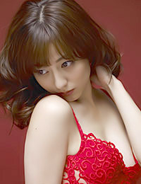 Yumi Sugimoto sure looks hot in that lingerie!